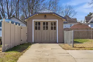 324 E 2nd St, Dixon, IL 61021 - Photo 4