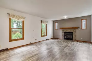 8319 Woodbridge Ln, Machesney Park, IL 61115 - Photo 8