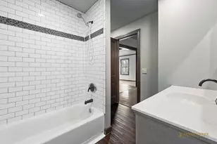 2522 E State St, Rockford, IL 61107 - Photo 8