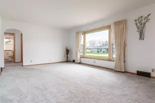 304 Bunn Dr, Rockton, IL 61072 - Photo 8