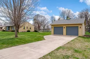 304 Bunn Dr, Rockton, IL 61072 - Photo 2