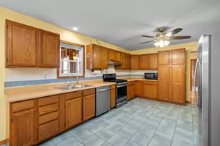 924 Suzy St, Sandwich, IL 60548 - Photo 8