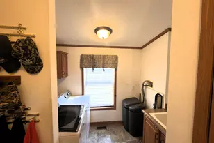 537 Park Ave, Belvidere, IL 61008 - Photo 6