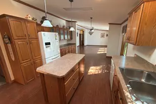 537 Park Ave, Belvidere, IL 61008 - Photo 8