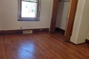 694 Montgomery Ave, East Dubuque, IL 61025 - Photo 10