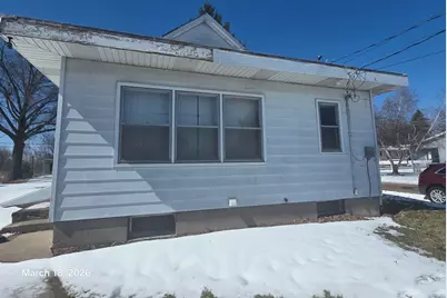 694 Montgomery Avenue, East Dubuque, IL 61025 - Photo 4