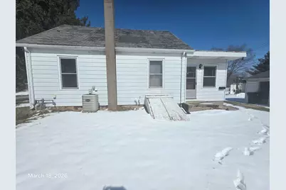 694 Montgomery Avenue, East Dubuque, IL 61025 - Photo 2