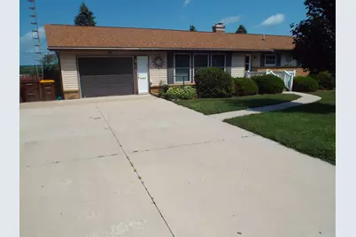 475 W Columbia Avenue, Stockton, IL 61085 - Photo 2