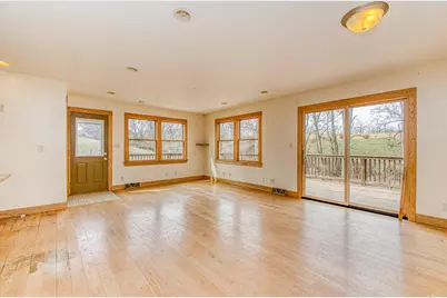 13800 W Valley Road, East Dubuque, IL 61025 - Photo 8