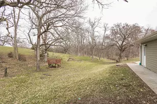 13800 W Valley Rd, East Dubuque, IL 61025 - Photo 34