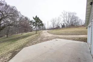13800 W Valley Rd, East Dubuque, IL 61025 - Photo 32