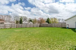 537 Byrnes Dr, Rockton, IL 61072 - Photo 8