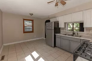 2717 Kinsey St, Rockford, IL 61109 - Photo 4