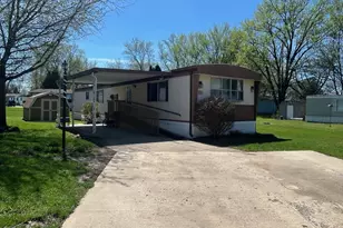 309 Lindenwood Dr, Belvidere, IL 61008 - Photo 2