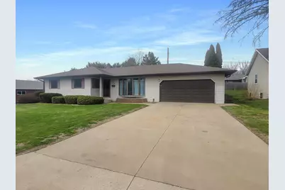 445 Peach Street, East Dubuque, IL 61025 - Photo 2