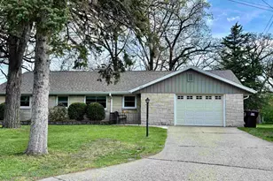 107 Doresella St, Loves Park, IL 61111 - Photo 2