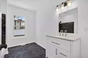 1111 Loomis St, Rockford, IL 61102 - Photo 22