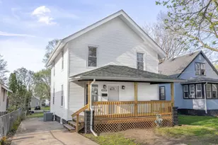 1111 Loomis St, Rockford, IL 61102 - Photo 2