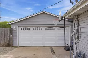 1108 Harvey Dr, Sterling, IL 61081 - Photo 4