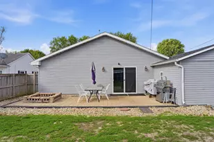1108 Harvey Dr, Sterling, IL 61081 - Photo 6