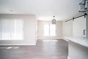 5785 Jackie's Dr, Loves Park, IL 61111 - Photo 6