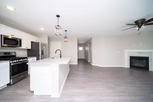 5785 Jackie's Dr, Loves Park, IL 61111 - Photo 4