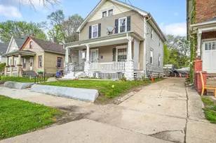 211 Adams St, Rockford, IL 61107 - Photo 2