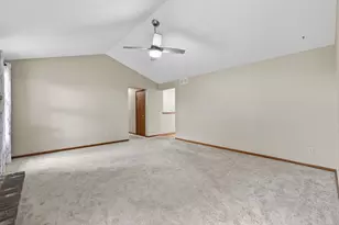 988 Thickett Trail, Roscoe, IL 61073 - Photo 8