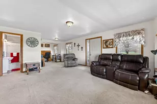 34007 Pearl St, Kirkland, IL 60146 - Photo 10