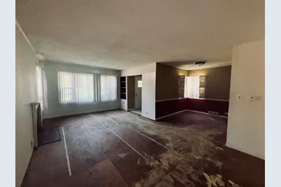 1331 W Logan Street, Freeport, IL 61032 - Photo 4
