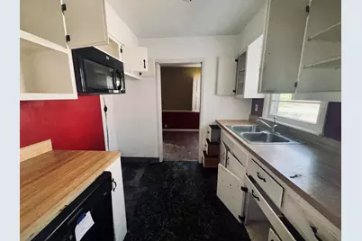1331 W Logan Street, Freeport, IL 61032 - Photo 8