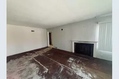 1331 W Logan Street, Freeport, IL 61032 - Photo 2