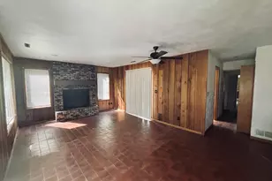 1331 W Logan St, Freeport, IL 61032 - Photo 2