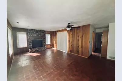1331 W Logan Street, Freeport, IL 61032 - Photo 12