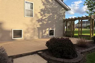 532 Autumnwolf Dr, Davis Junction, IL 61020 - Photo 4