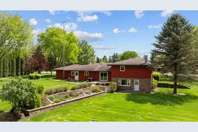 2600 East Ct, Belvidere, IL 61008 - Photo 2