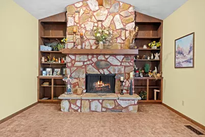 2600 East Ct, Belvidere, IL 61008 - Photo 6