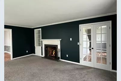 253 Park Crest Dr, Freeport, IL 61032 - Photo 8