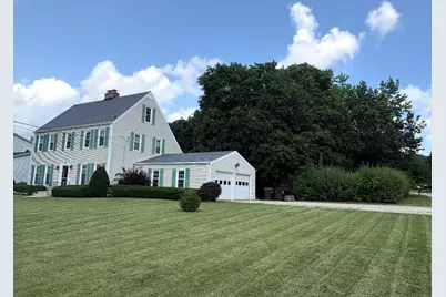 253 Park Crest Dr, Freeport, IL 61032 - Photo 2