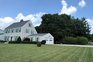 253 Park Crest Dr, Freeport, IL 61032 - Photo 2