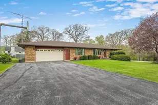 632 Hickory Ct, Lake Summerset, IL 61019 - Photo 4