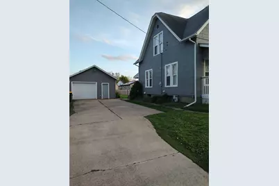 715 E 3rd Street, Belvidere, IL 61008 - Photo 2