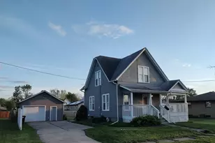 715 E 3rd St, Belvidere, IL 61008 - Photo 1