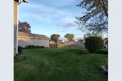 715 E 3rd Street, Belvidere, IL 61008 - Photo 10