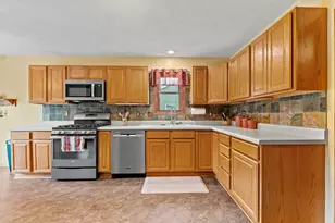 211 Carson Dr, Poplar Grove, IL 61065 - Photo 8