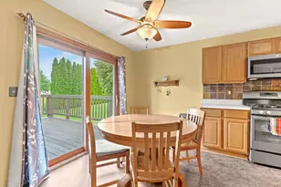 211 Carson Dr, Poplar Grove, IL 61065 - Photo 10
