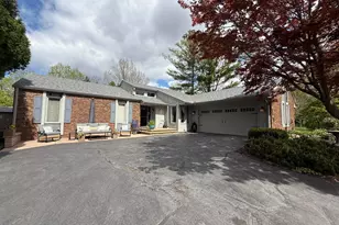 1438 Ramsey Close, Rockford, IL 61107 - Photo 2