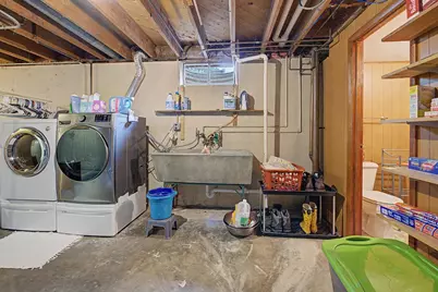 1334 S Blackhawk Avenue, Freeport, IL 61032 - Photo 32