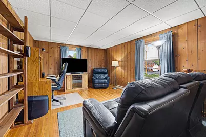 1334 S Blackhawk Avenue, Freeport, IL 61032 - Photo 14