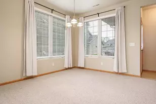 607 Queens Ct, Rockton, IL 61072 - Photo 8